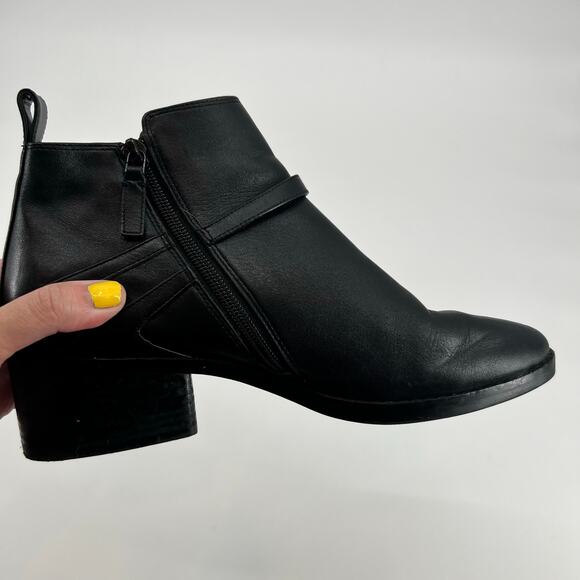 Cole Haan short black ankle leather booties gold buckle etta block heel size 9 - Picture 3 of 11